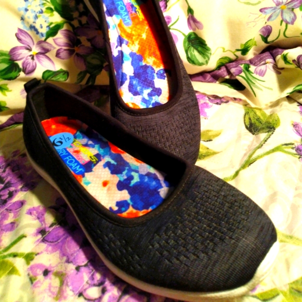 Skechers memory foam ladies slip-ons, Sz 6 1/2
